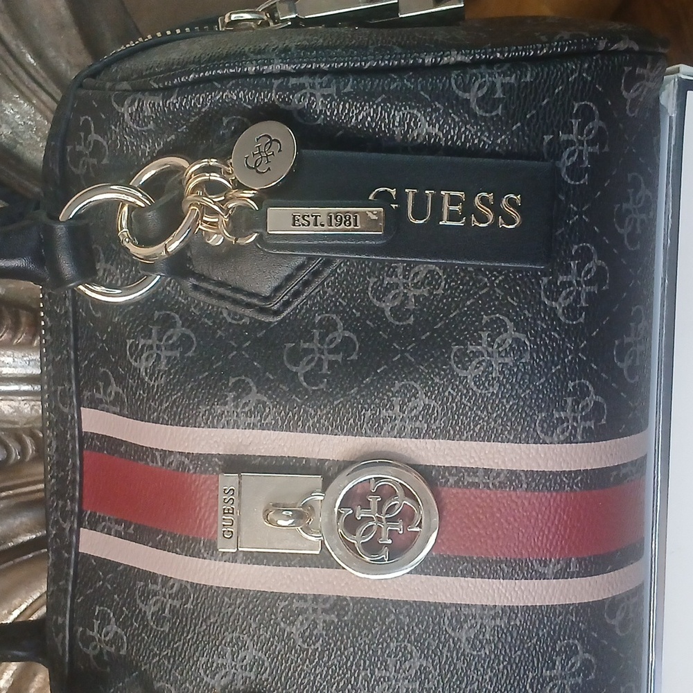 New Wo Tags GUESS Black and Red Women's Handbag - Picture 3 of 15